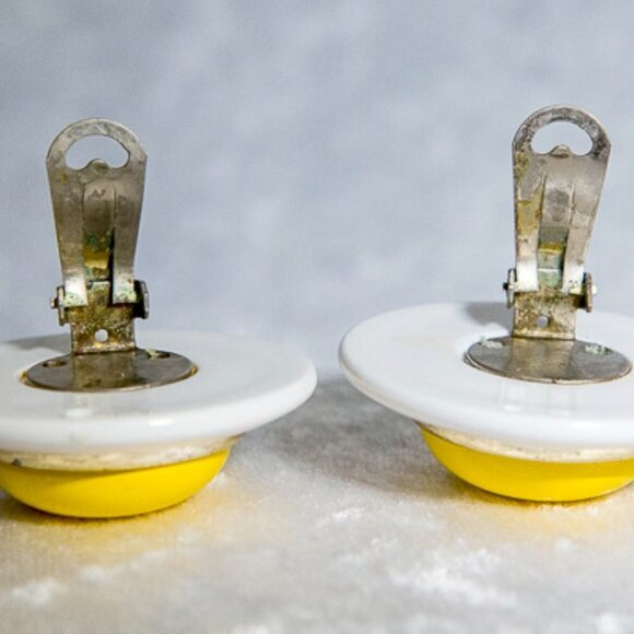 FUN VINTAGE ACRYLIC CLIP ON Earrings 80s 90s - Picture 5 of 6